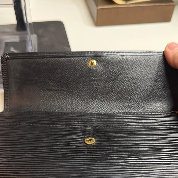 Louis Vuitton Black Epi Sarah Wallet - Picture 3 of 9